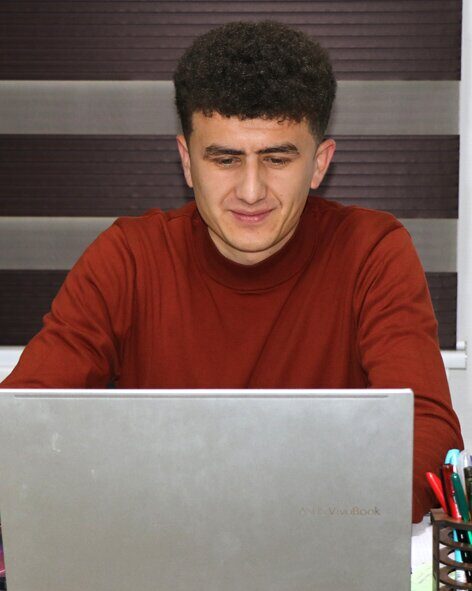  Жасур Отабекович Ахматов 