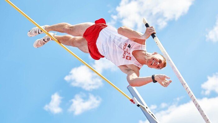 2020-11-27-polevault-inside-01.jpg